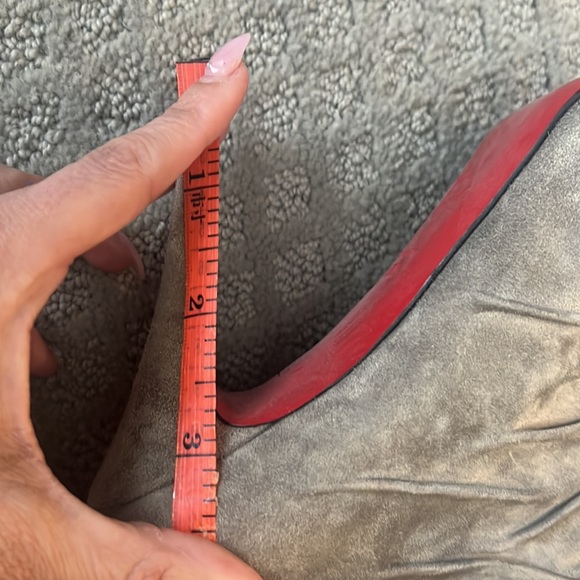 Christian Louboutin light gray suede Piros size 38.5 - Picture 7 of 7